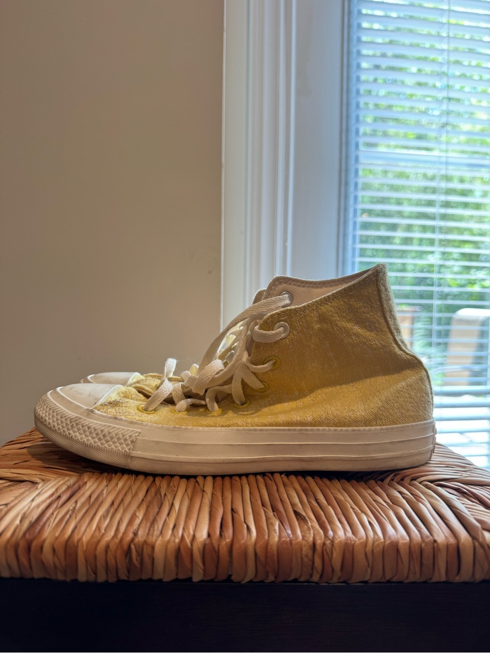 Converse Allstars Yellow High-Top women’s textured canvas sneakers size 8